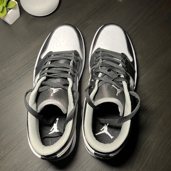 Mens Jordan 1 Low “Black Medium Grey” Size 11 - Picture 7 of 9